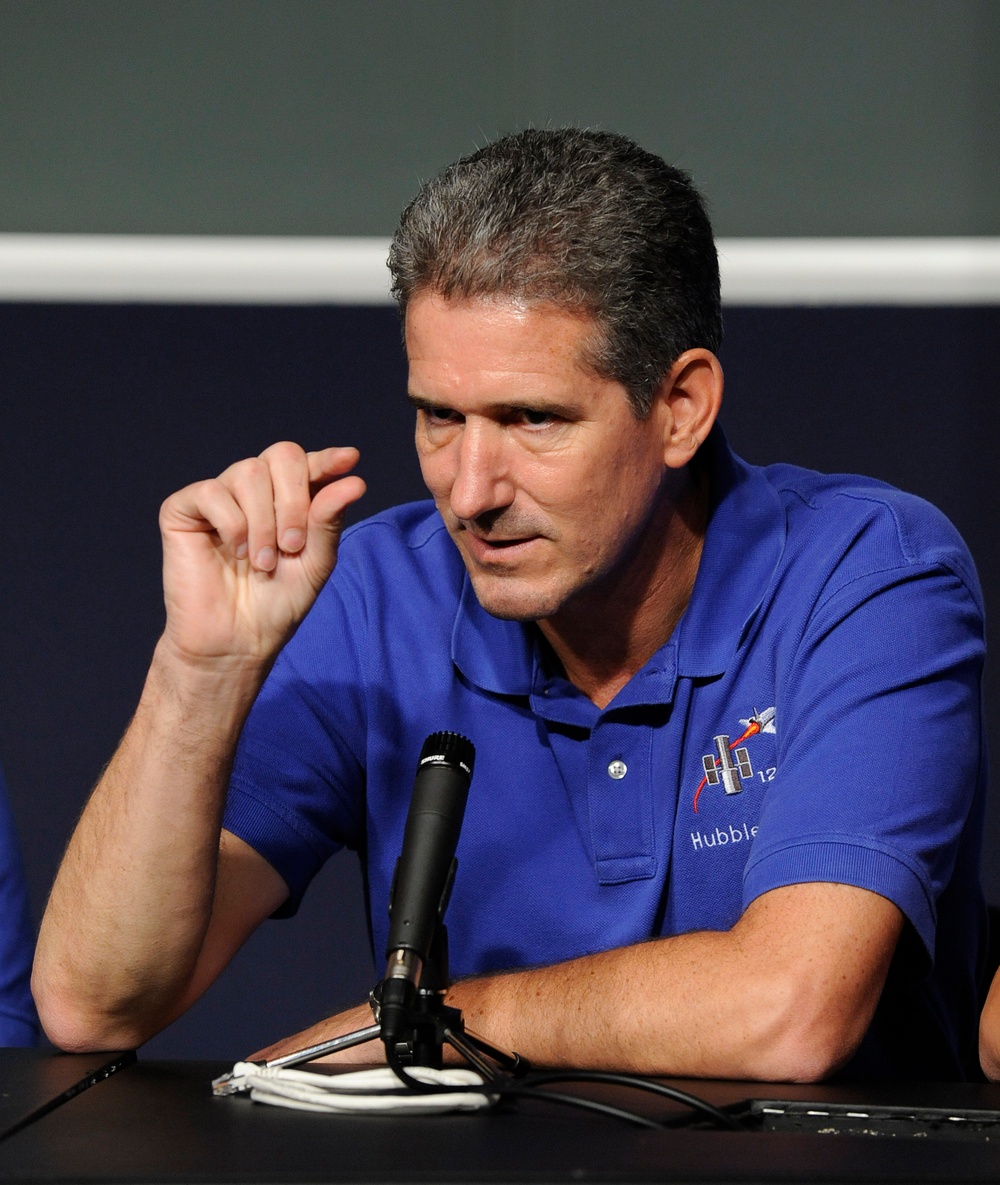 STS-125 Tweetup (200907210010HQ)