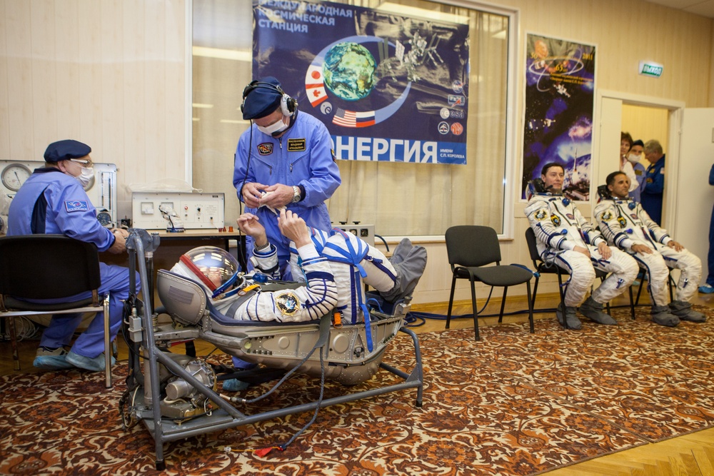 Expedition 31 Crew Prepares For Launch (201205150032HQ)