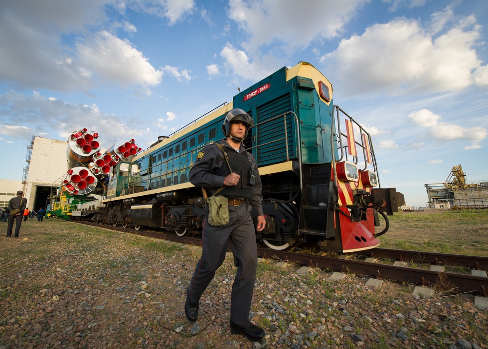 Expedition 31 Soyuz Rocket Rollout (201205130002HQ)