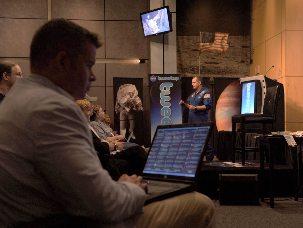 NASA Tweetup with TJ Creamer (201007290004HQ)