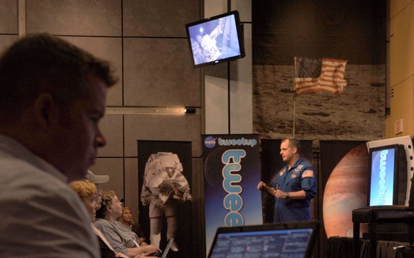 NASA Tweetup with TJ Creamer (201007290004HQ)