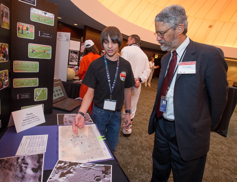 GRAIL MoonKAM Student Expo (201206010009HQ)