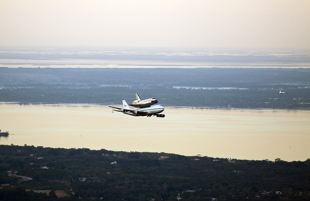 SCA Carrying Discovery Departs KSC (KSC-2012-2371)