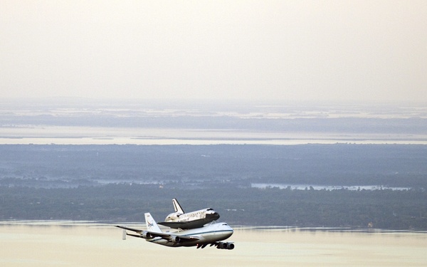 SCA Carrying Discovery Departs KSC (KSC-2012-2371)