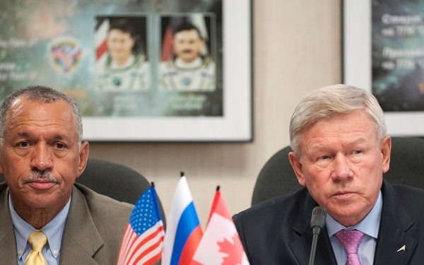 Expedition 21 Docking (200910020003HQ)