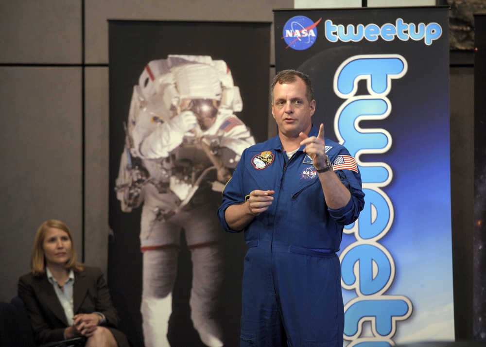 NASA Tweetup with TJ Creamer (201007290003HQ)