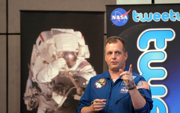 NASA Tweetup with TJ Creamer (201007290003HQ)