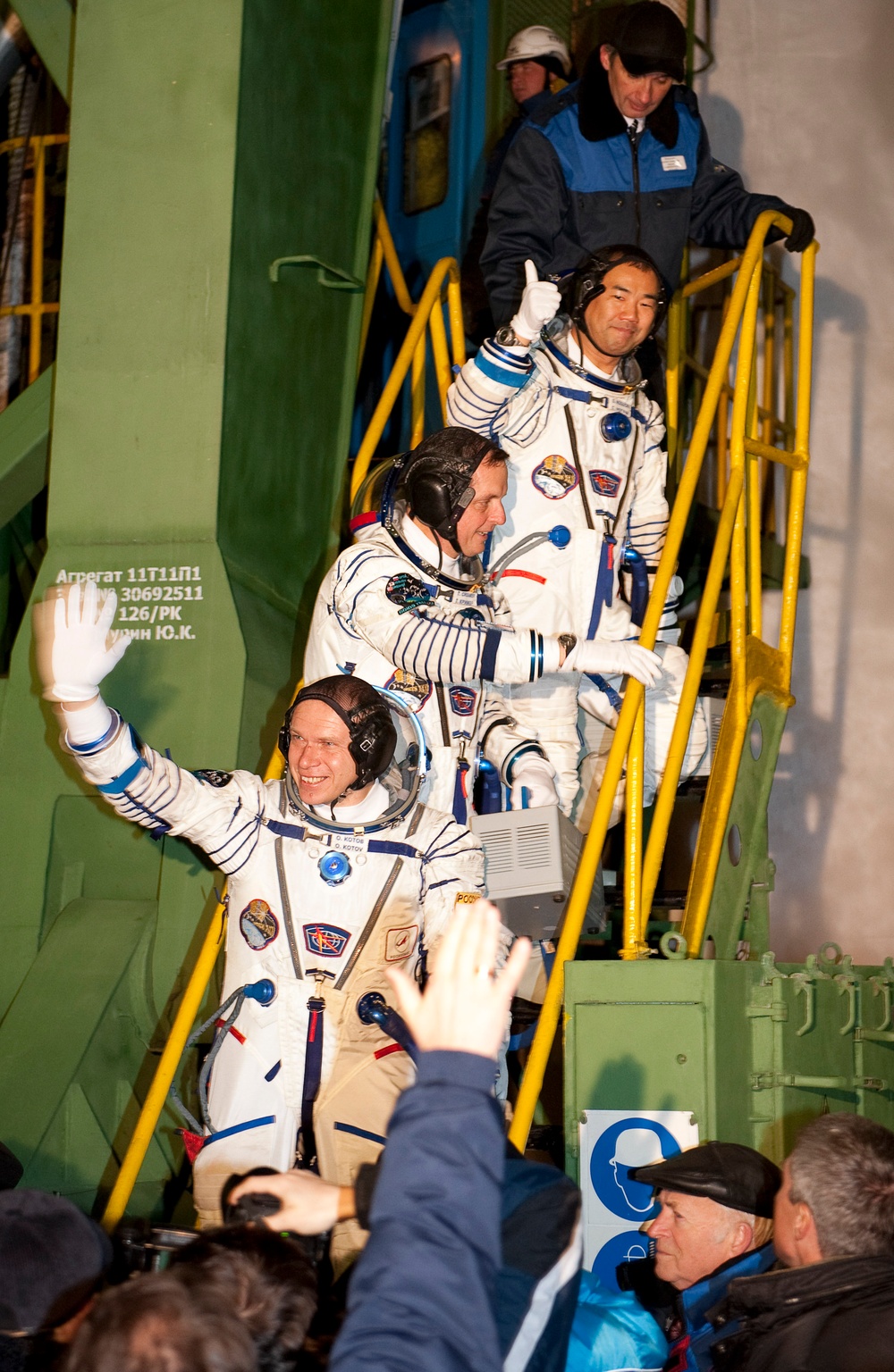 Expedition 22 Launch Day (200912210024HQ)
