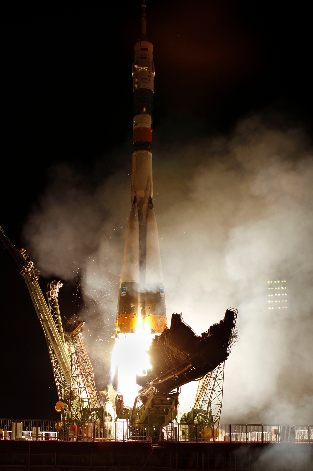 Expedition 28 Launch (201106080007HQ)