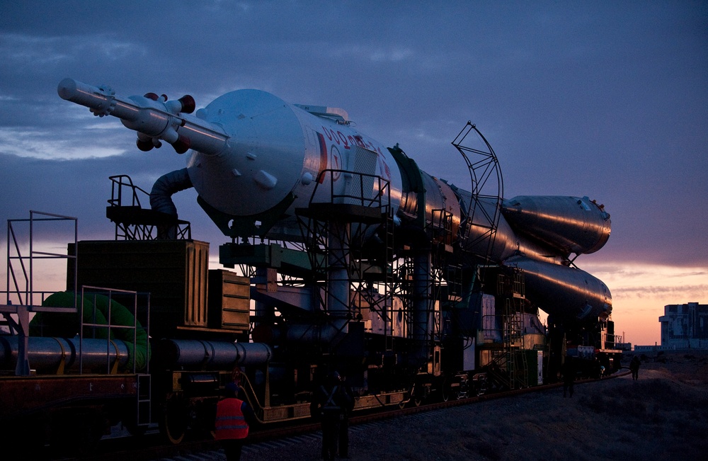 Expedition 23 Soyuz Rollout (201003310003HQ)