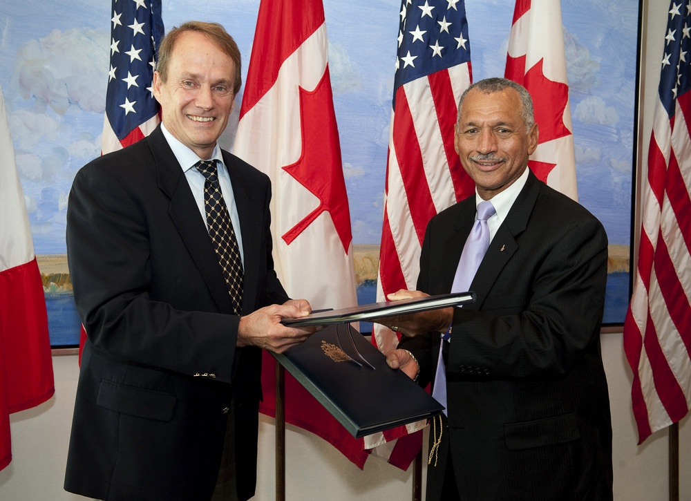 U.S. and Canada Sign Civil Space Cooperation Agreement (200909090030HQ)