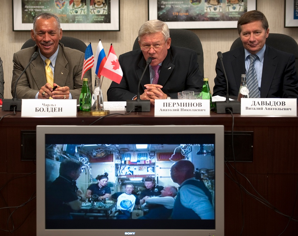 Expedition 21 Docking (200910020005HQ)