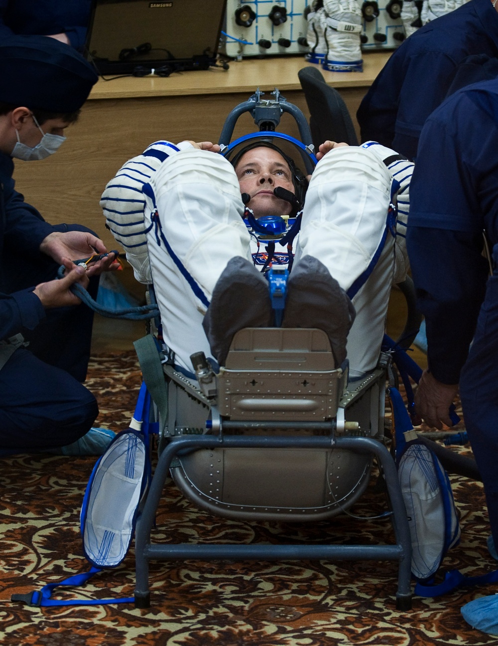 Expedition 24 Launch Day (201006150030HQ)