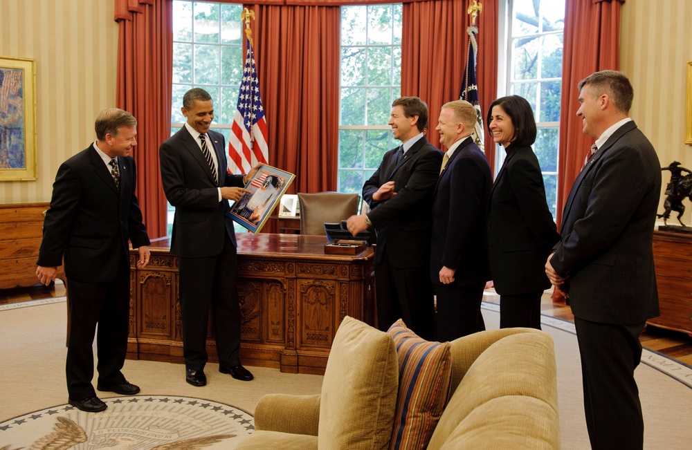 STS-133 Crew Meets with President Obama (201105090003HQ)