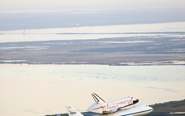 SCA Carrying Discovery Departs KSC (KSC-2012-2372)