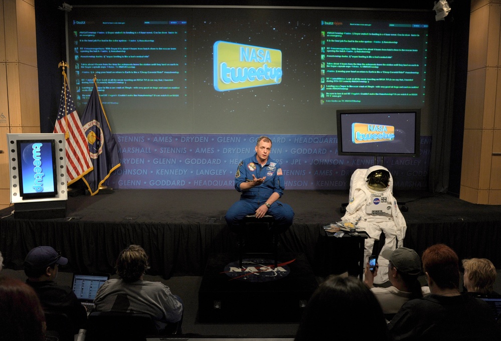 NASA Tweetup with TJ Creamer (201007290005HQ)