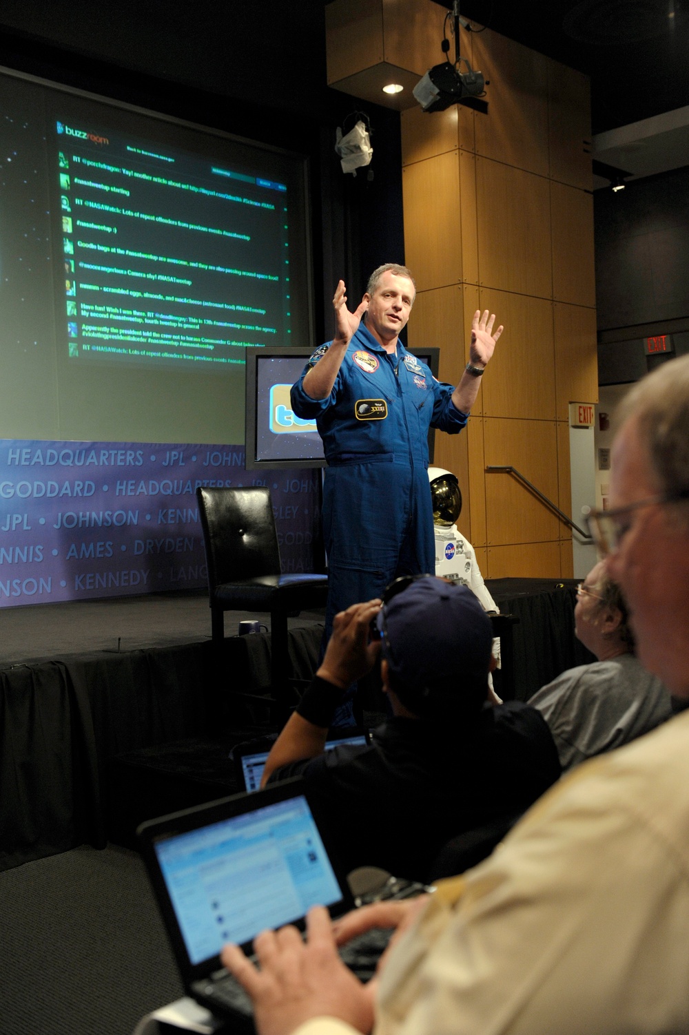 NASA Tweetup with TJ Creamer (201007290002HQ)