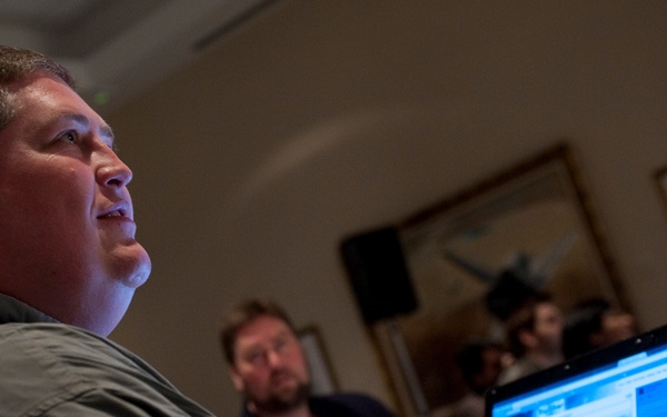 STS-129 Tweetup (200911150009HQ)