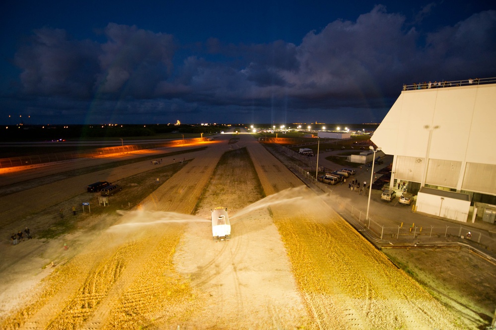 Atlantis STS-135 Rollout (201105310006HQ)