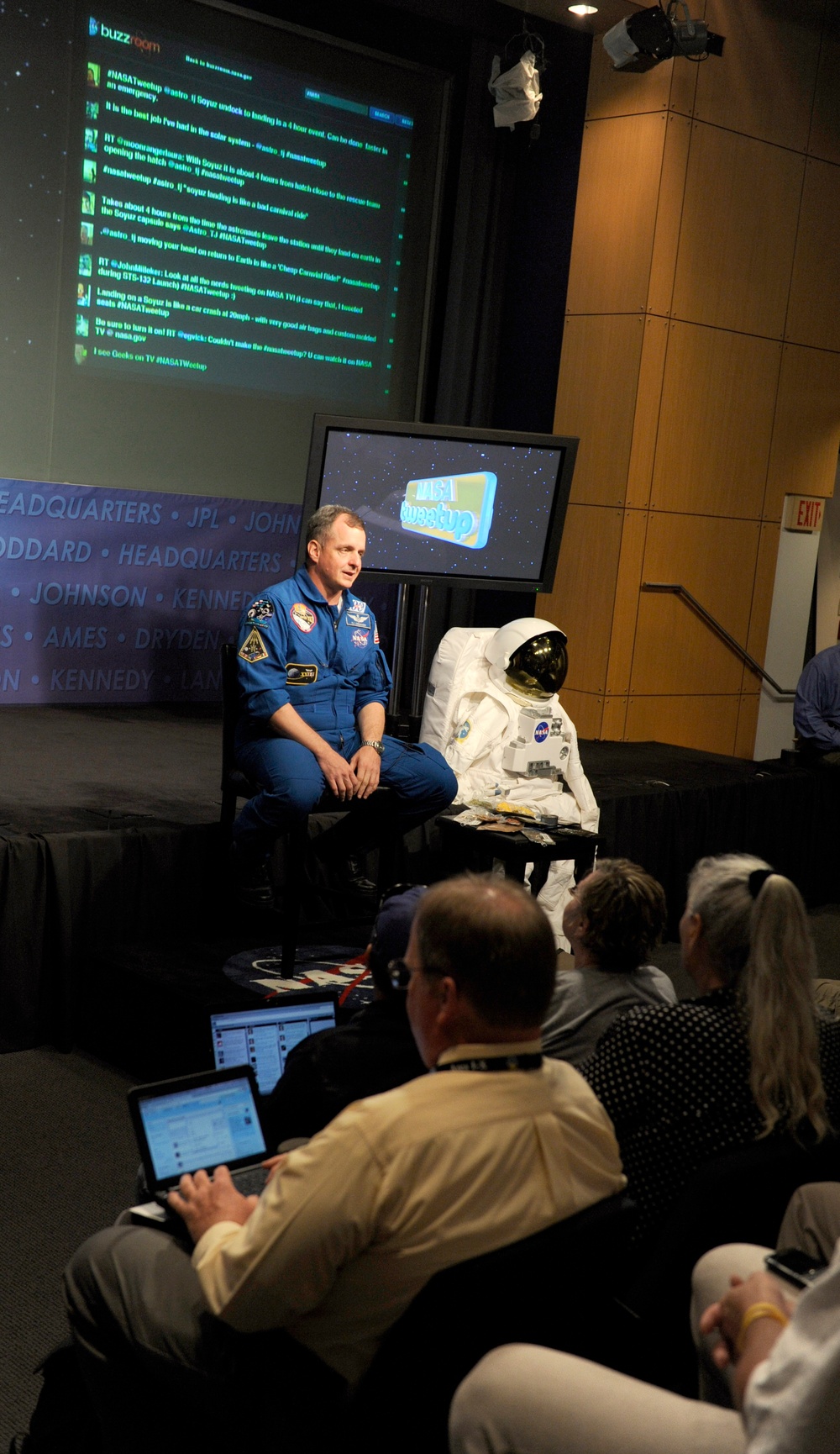 NASA Tweetup with TJ Creamer (201007290001HQ)