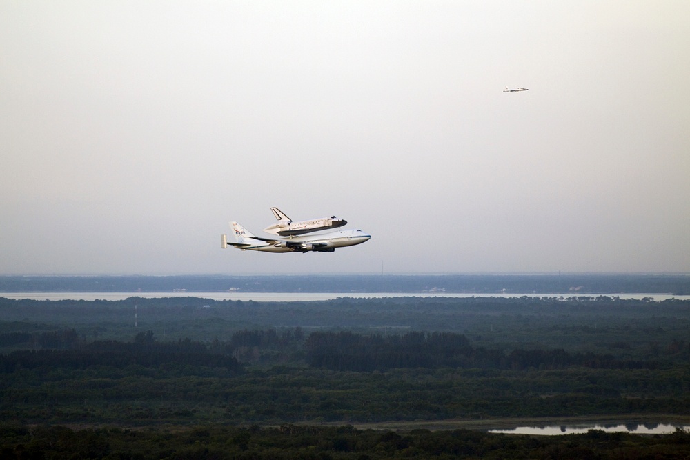 SCA Carrying Discovery Departs KSC (KSC-2012-2377)