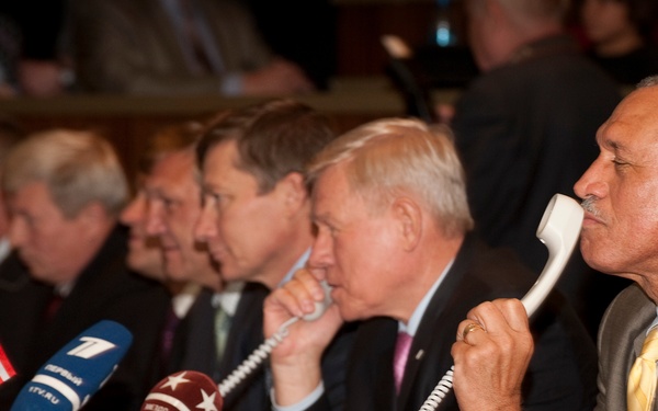 Expedition 21 Docking (200910020007HQ)