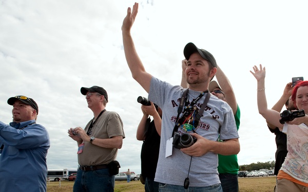 STS-129 Tweetup (200911160020HQ)