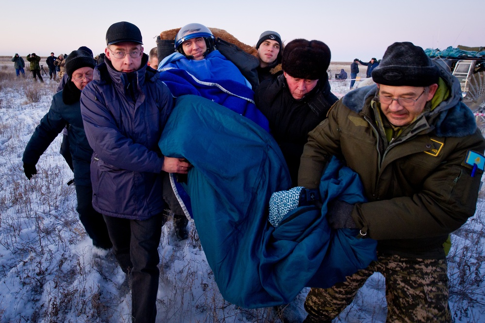 Expedition 29 Landing (201111220011HQ)