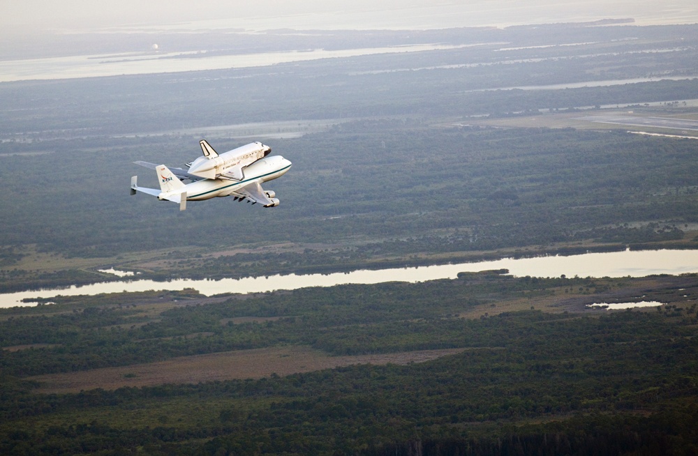 SCA Carrying Discovery Departs KSC (KSC-2012-2373)