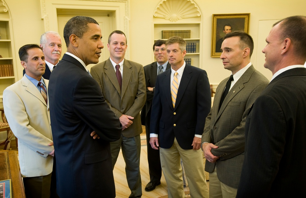 STS-119 Crew Meets With President Barack Obama (200905010002HQ)