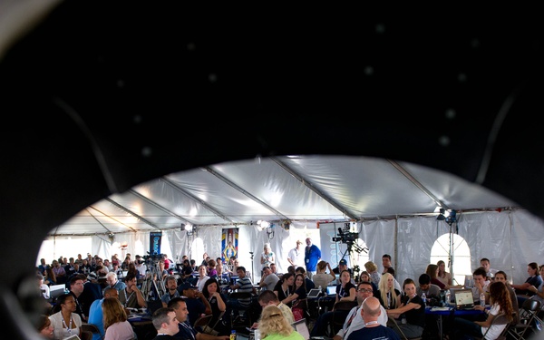 STS-135 Tweetup (201107070001HQ)