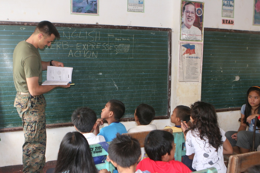 US, Philippine forces aid elementary schools