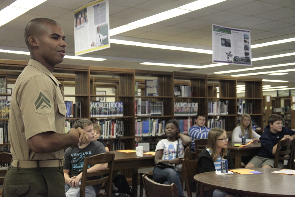 Hammerheads talk military with middle school students