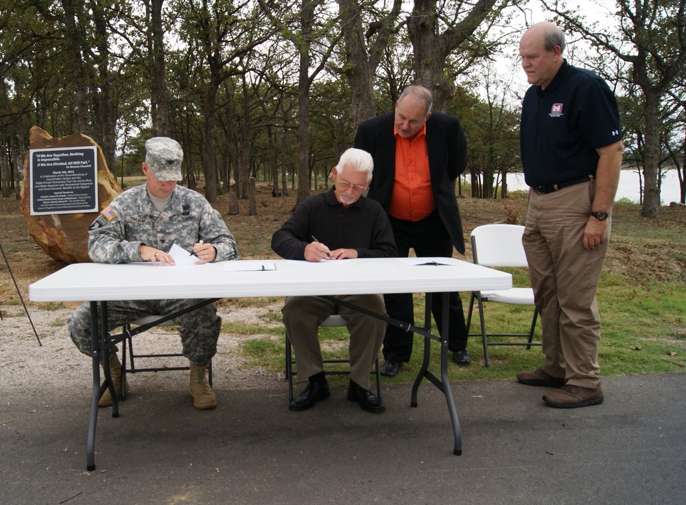 Tulsa District signs MOA with City of Mannford for Salt Creek Park at Keystone Lake