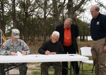 Tulsa District signs MOA with City of Mannford for Salt Creek Park at Keystone Lake