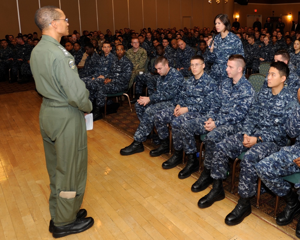 Pacific Fleet Commander visits NAF Misawa