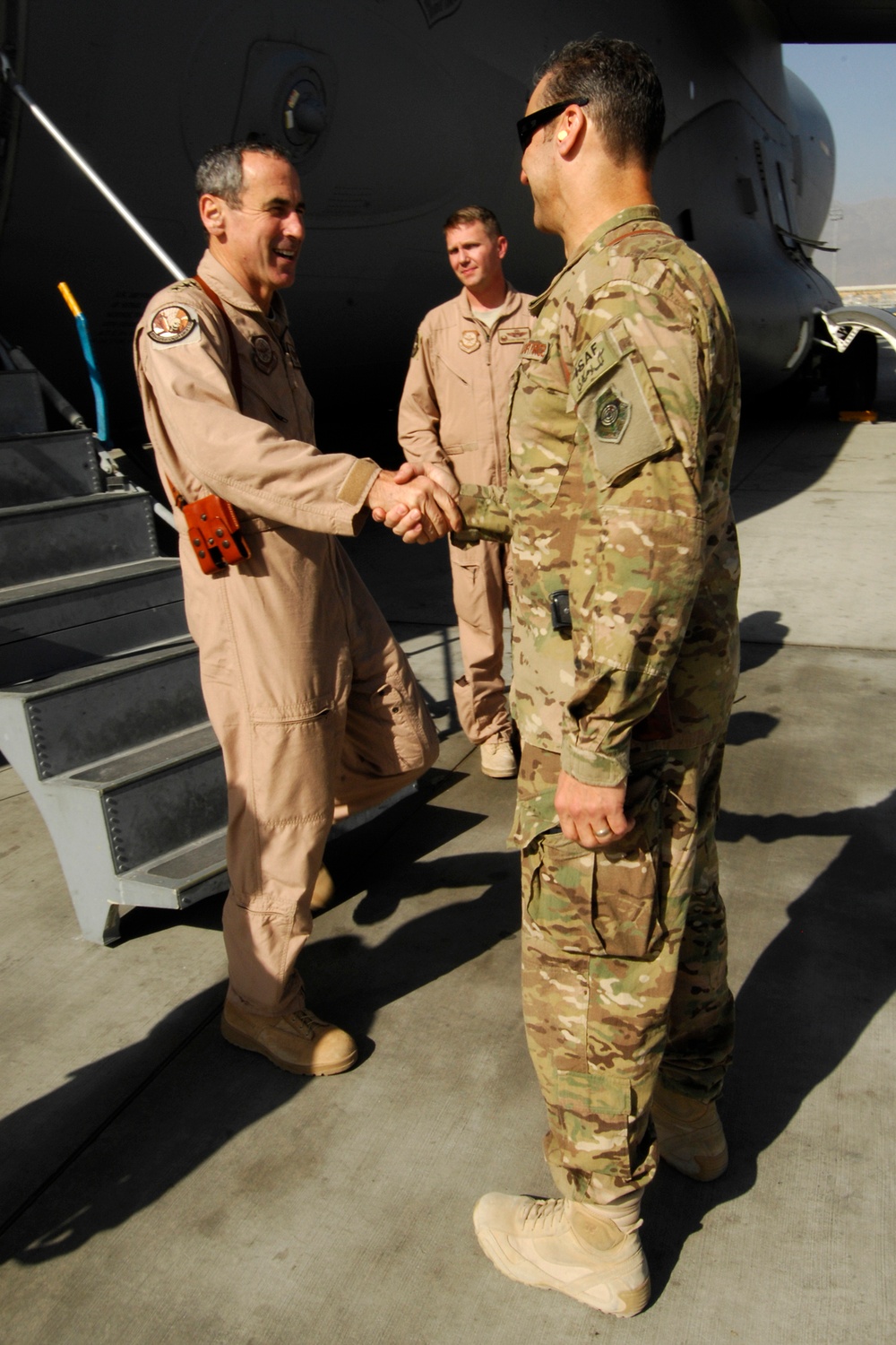 AMC commander visits BAF airmen, shows appreciation