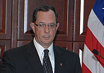 DLA deputy general counsel inducted into Senior Executive Service