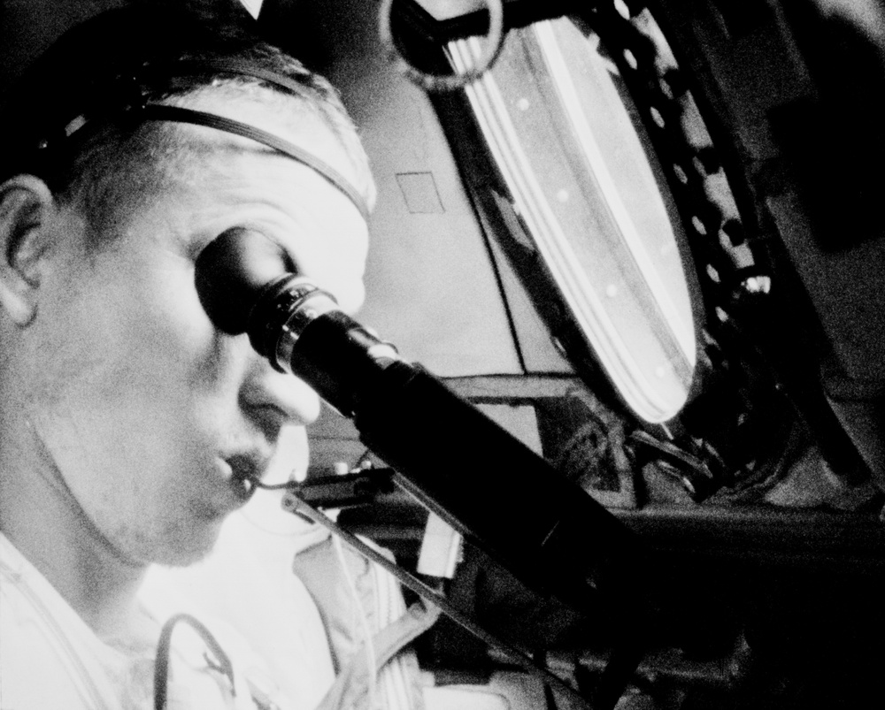 GT-7 COMMAND PILOT INFLIGHT PHOTOEXPERIMENT