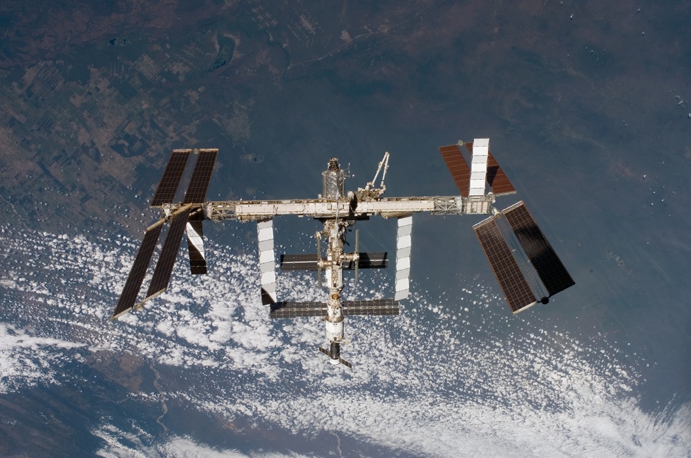 STS-117 Space Shuttle Atlantis leaves the ISS