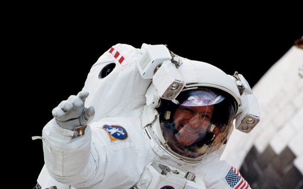 2nd EVA - Nicollier on ORUC