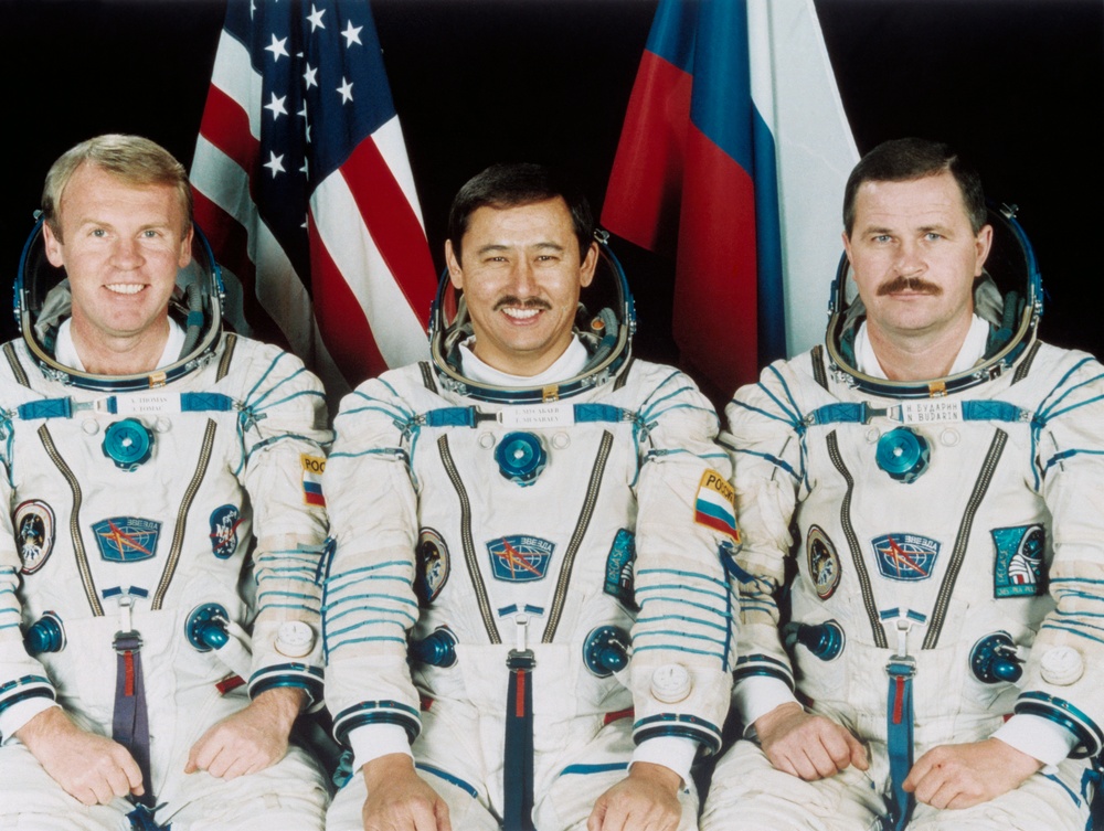 Portraits of Astronaut Andrew Thomas and his fellow crewmembers