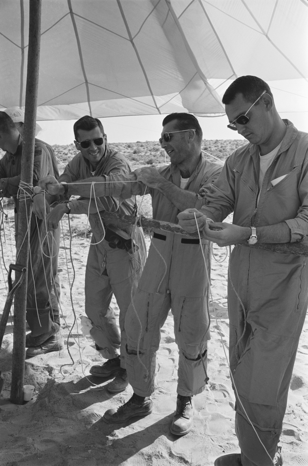 DESERT SURVIVAL TRAINING - ASTRONAUT CUNNINGHAM, WALTER - NV