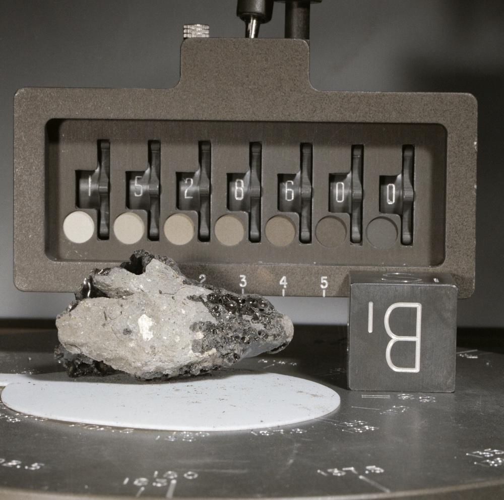 LUNAR SAMPLE - APOLLO 15 ROCK #15286