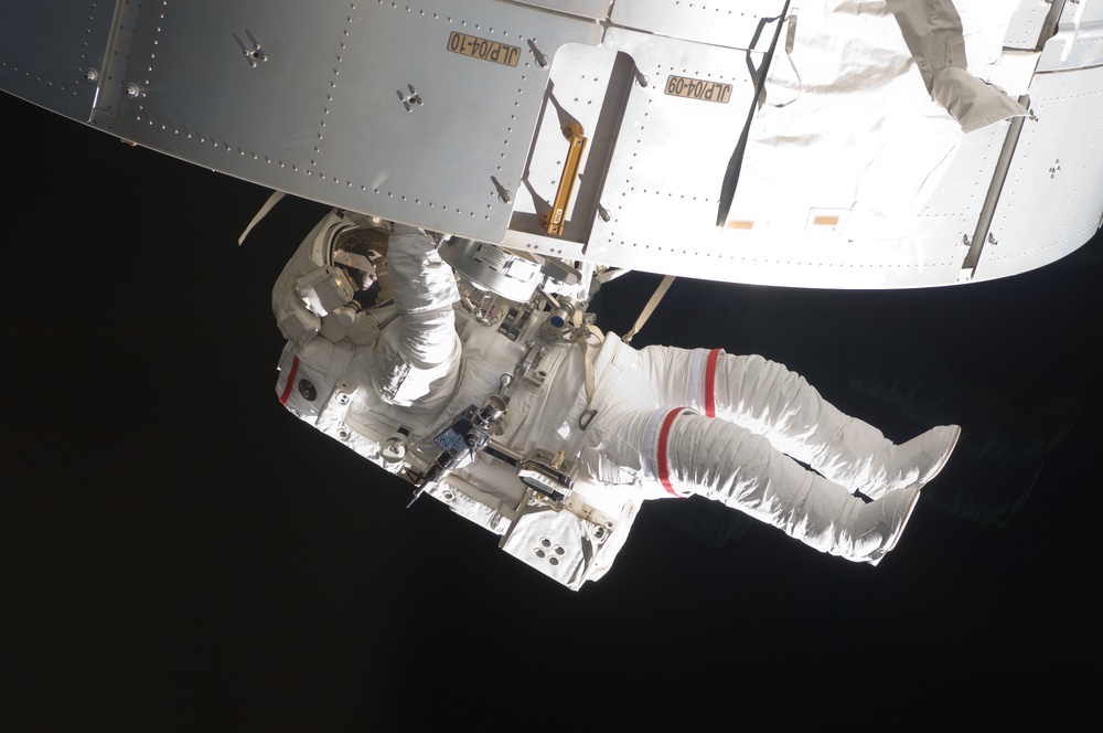 STS-11919 EVA 2 JLP GPS Antenna Intall OPS