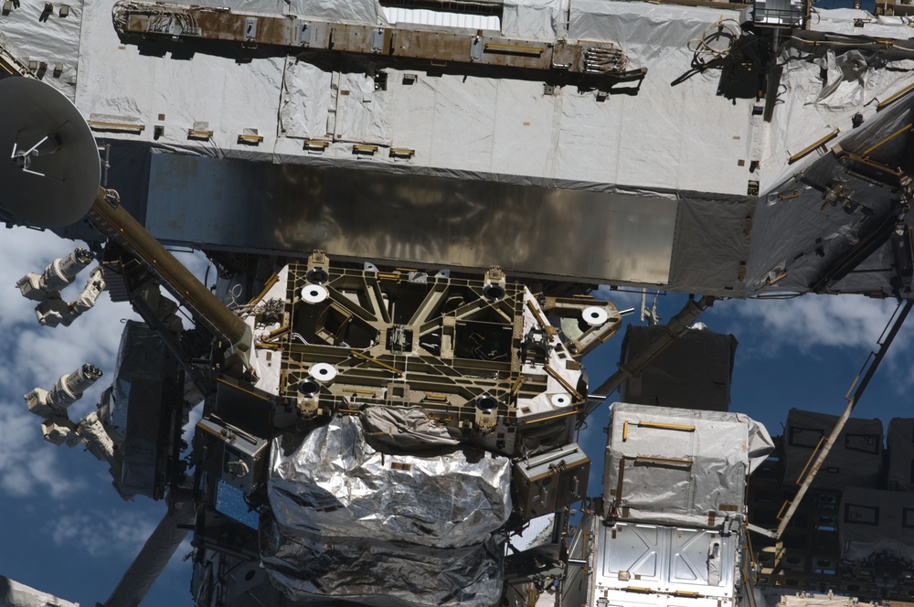 Fly-around view of the ISS by the STS-127 crew