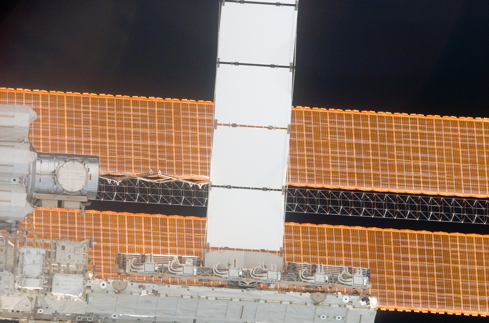 Solar array and ITS P1 on the ISS as the orbiter Discovery moves in for docking during STS-121