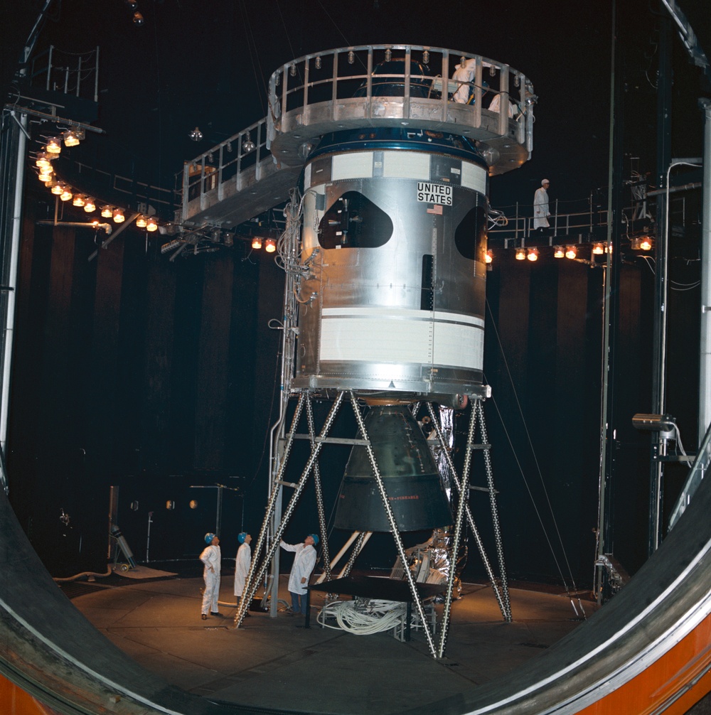 RESCUE DRILLS - ASTRONAUT JOE H. ENGLE - MSC