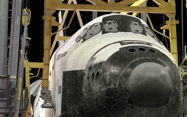 STS-36 Shuttle in Mate-Demate Device (MDD) Close-up