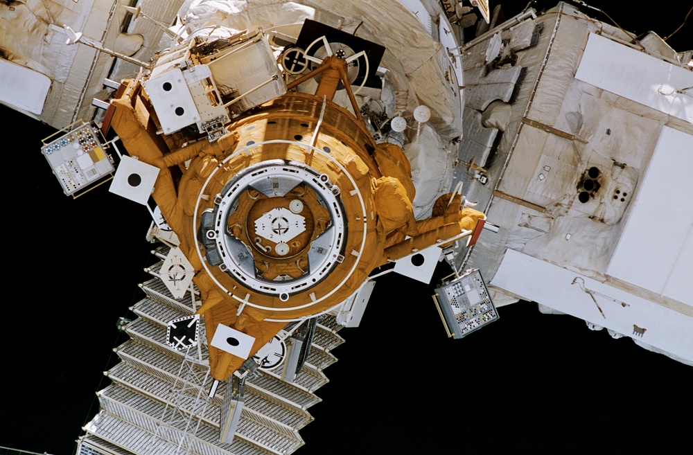 Mir Survey views taken prior to rendezvous with Atlantis